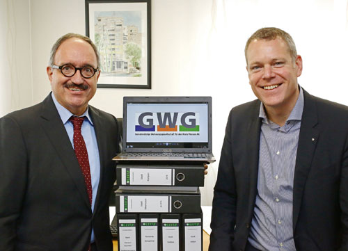Verbandsvorsteher und Landrat des Kreises Viersen Dr. Andreas Coenen und Dieter Thelen, Vorstand der GWG für den Kreis Viersen, freuen sich bei der Vorstellung auf das neue System.